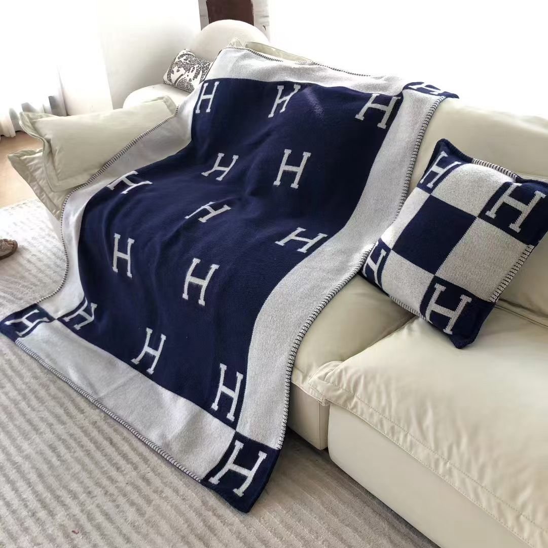 Hermes Blanket, Master Quality with different colors available. - Hermes Blankets and Pillows | Aleppo Gift UAE